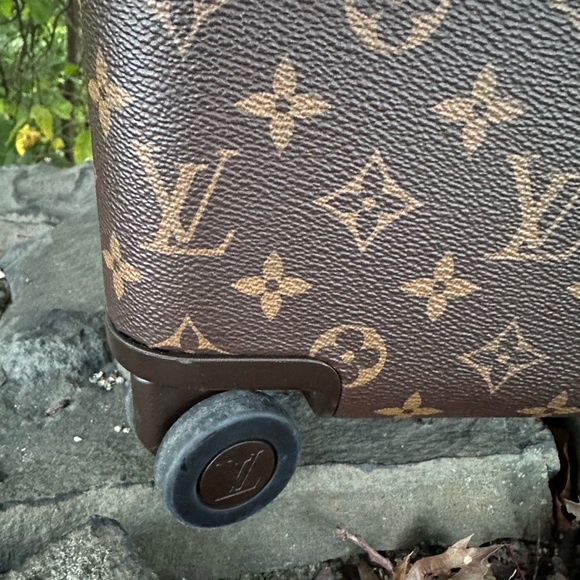 Louis Vuitton M23203
Horizon 55 - Picture 7 of 17